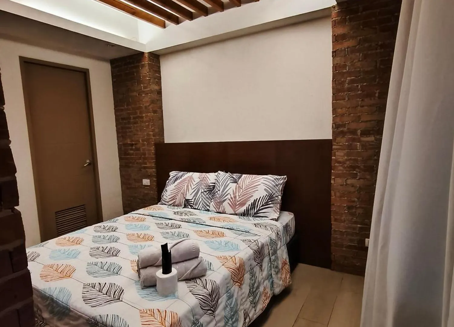 Across Airport Hotel 7D By Ldn Manila